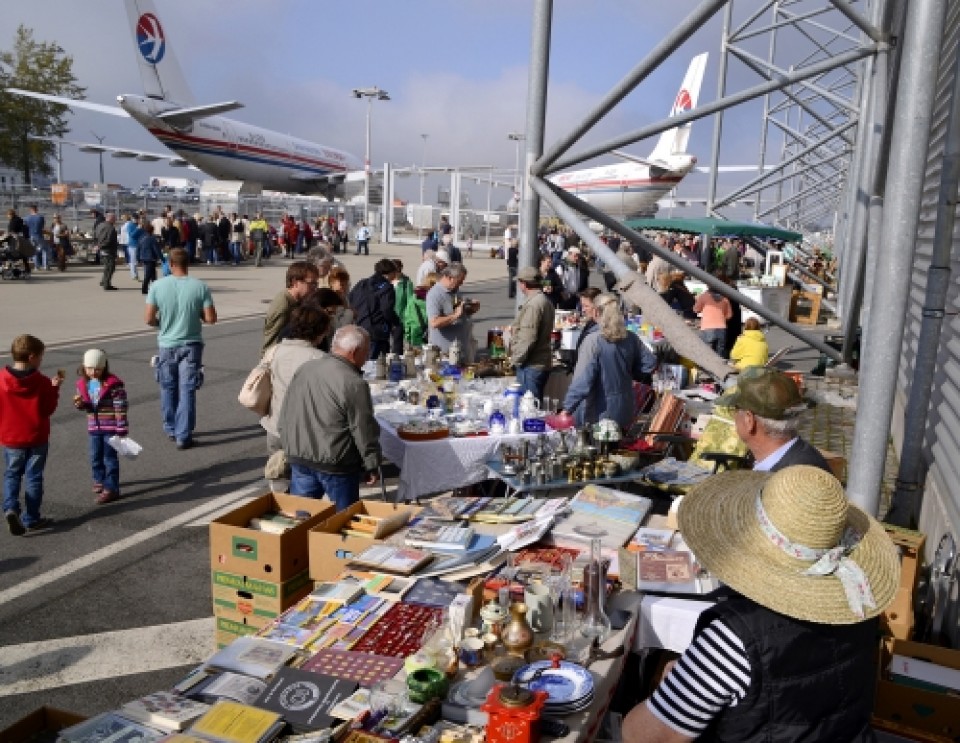 Riesen Flughafentrödelmarkt Dresden Flohmarkt Termine