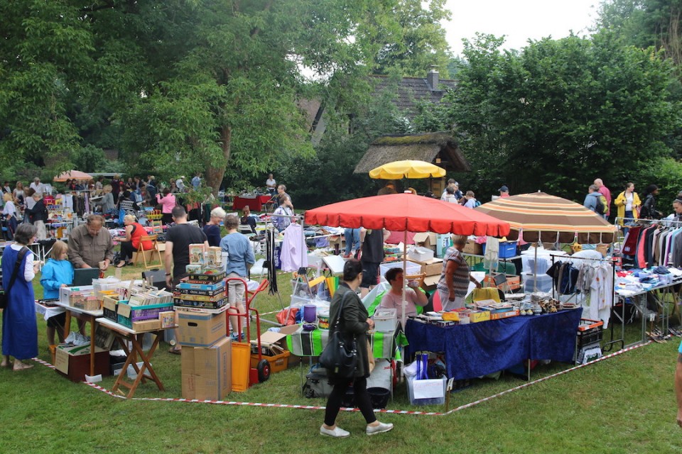 Flohmarkt auf dem Heidbarghof in Alt- Osdorf für jung und alt